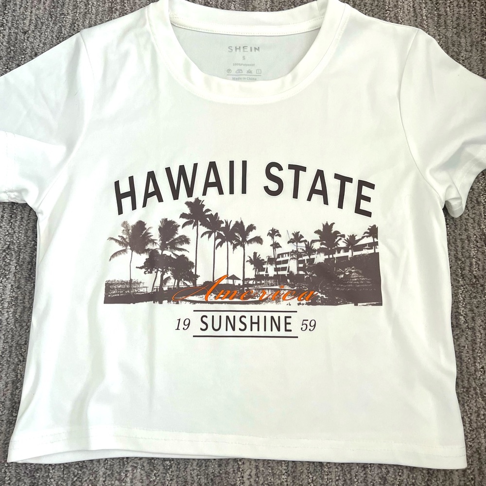 womens cropped graphic tee